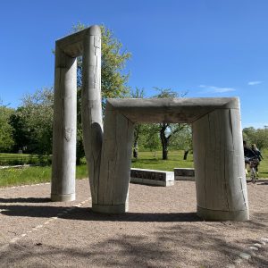 Hospitalträdgården med konstverket Parallella rum