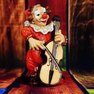 Bild på en clown-figur som spelar fiol.