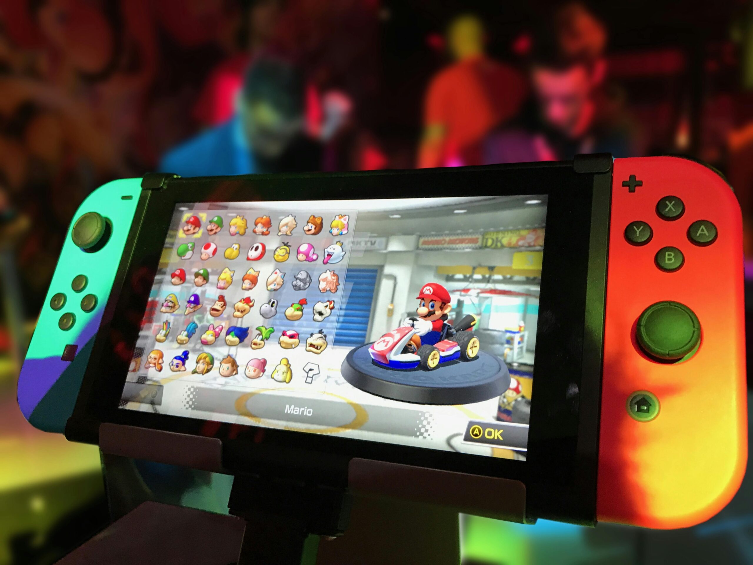 Bild på en Nintendo Switch med spelet Mario Kart 8