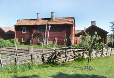 Nyvlastugan, friluftsmuseet Disagården, Gamla Uppsala, från bygatan.