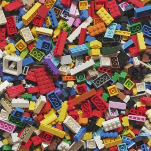 Bild på massa lego.